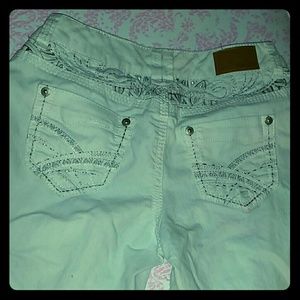 Bright white reflective silver threading capri